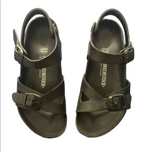 🌞 Kids Birkenstock black sandals size 31 (13 1/2)
